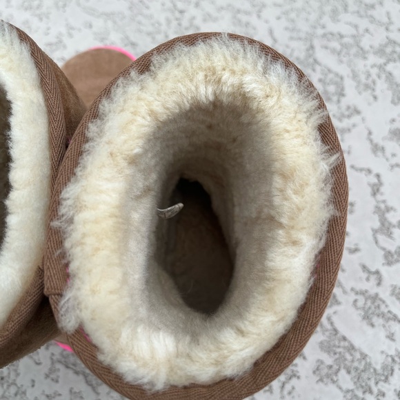 Rare UGG Neon II Classic Short Boot Chestnut Suede with neon pink trim Size 9M - Picture 5 of 12